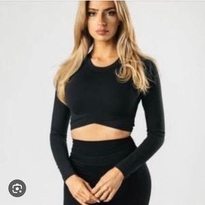 Alphalete ultrasoft apex crop exercise top